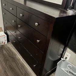 Bed Room Dressers 