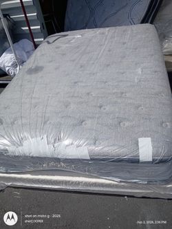 Full size mattress