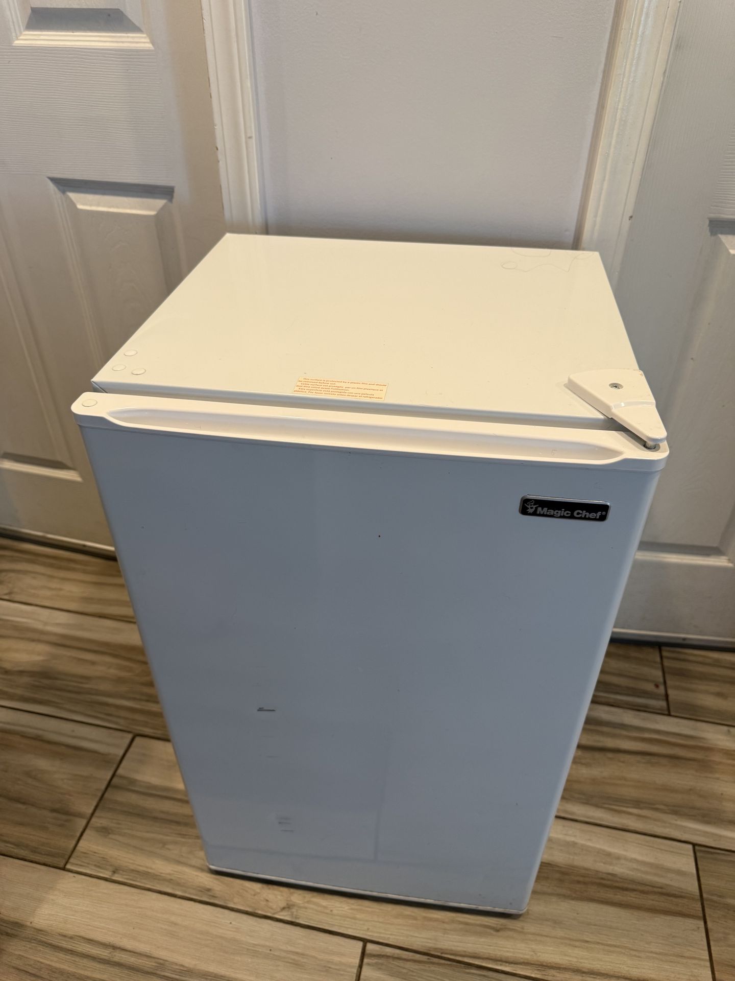 magic chef mini fridge