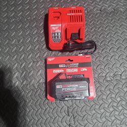 M18 Rapid Charger and M18 Forge  XC 8.0 battery