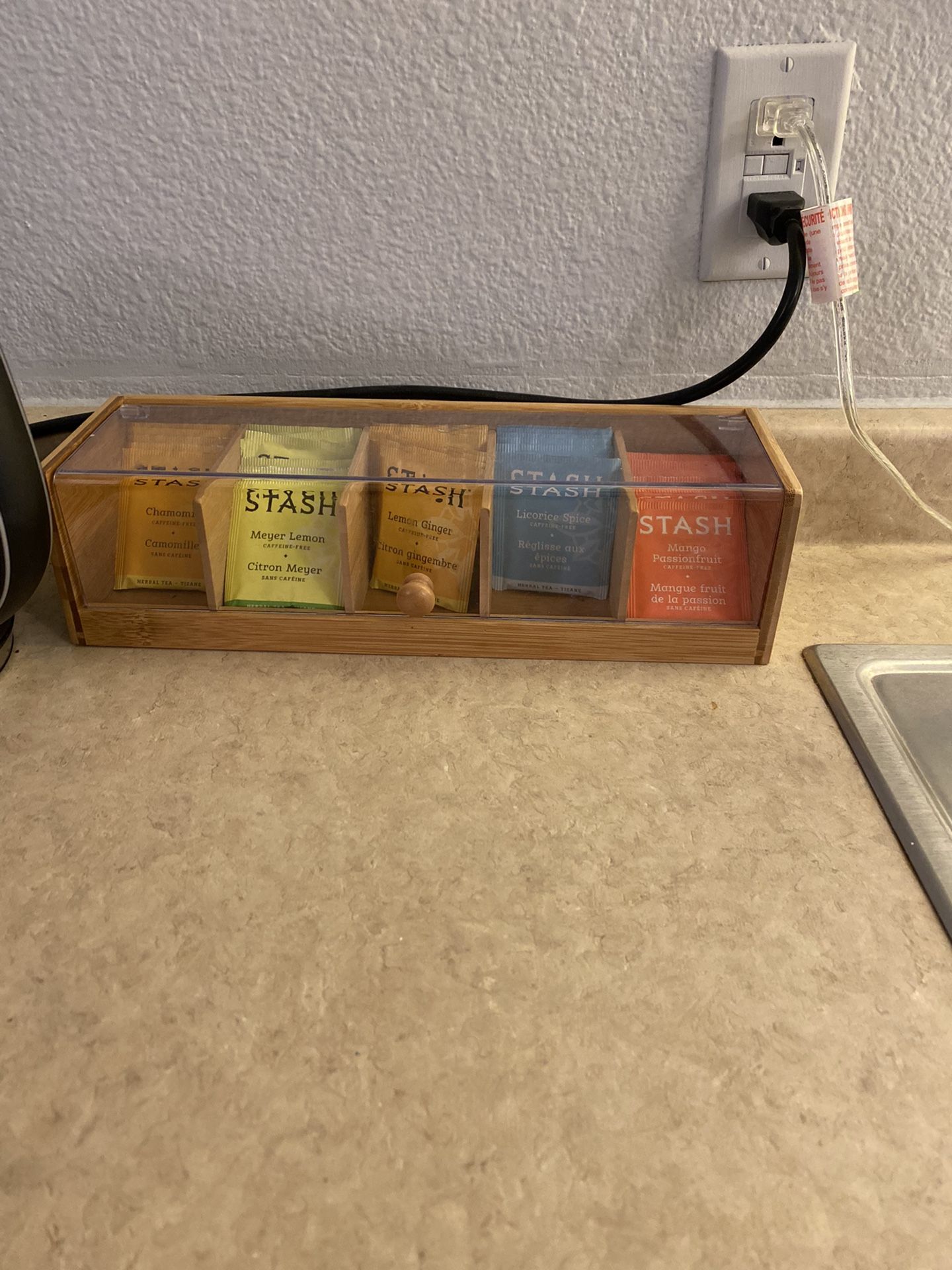 Tea pot, Mugs, And Bag (with Rack)
