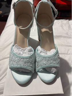 Women’s flat heel sandal size 7
