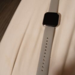 A Apple Watch 
