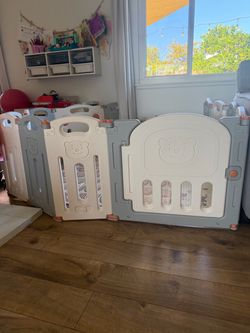 Baby playpen fence