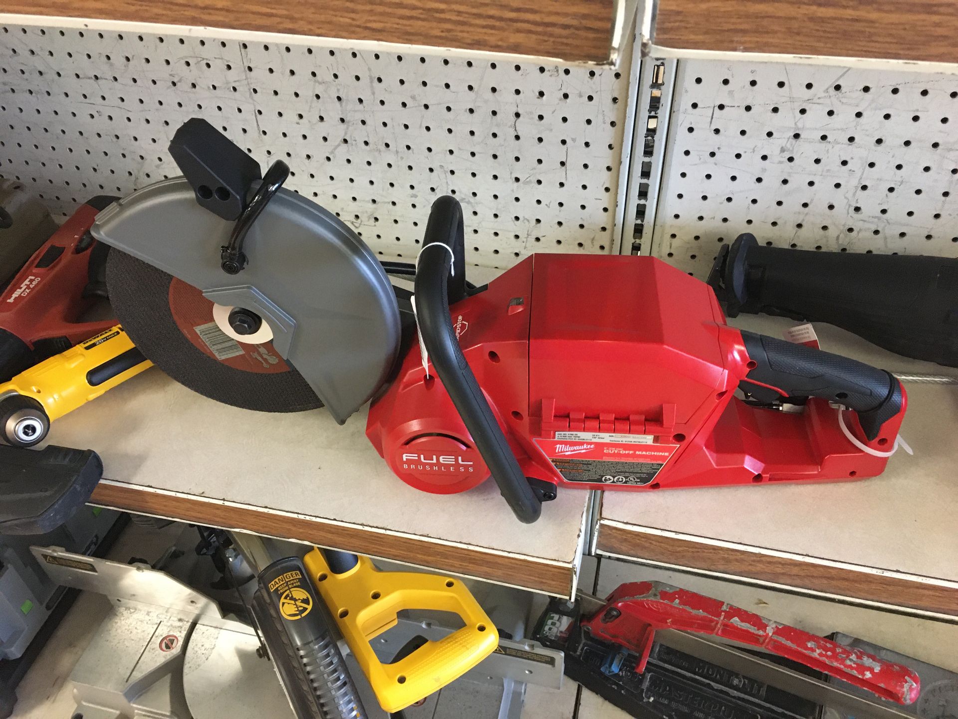 milwaukee concrete saw (2786-20) w/1 batter & charger