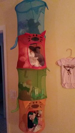 Mesh hanger for toys