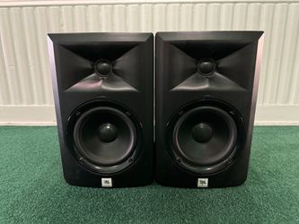 JBL LSR305 5” Powered Studio Monitor Speakers