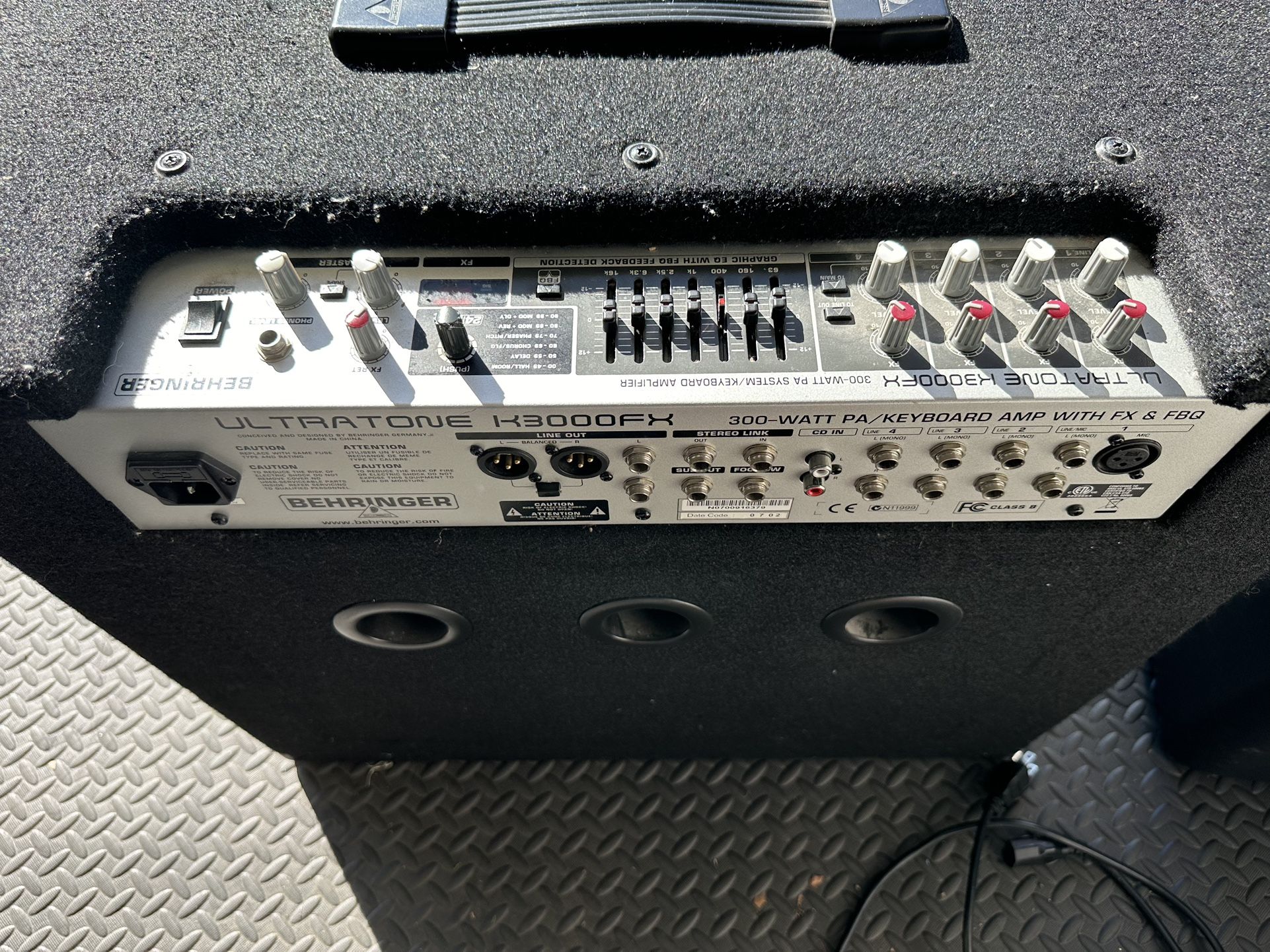 Behringer ULTRATONE K3000FX P/A. Keyboard Or Electric Drum Amp 15