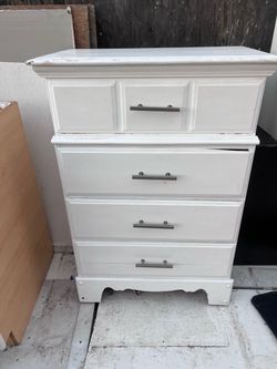 White 4-Drawer Chest Dresser