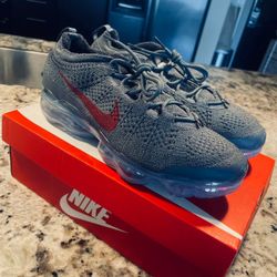 Men’s Size 10.5 Nike Air VaporMax 