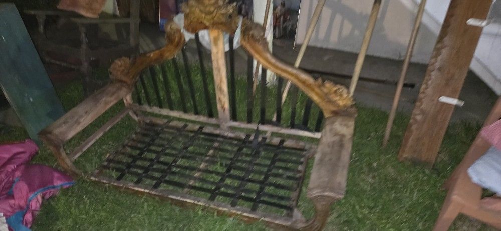 Rose Swing Couch Wooden