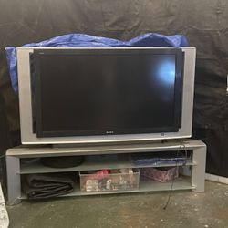 Big Floor Model Tv Wrks Great With Stand .. 