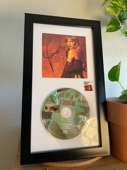 Taylor Swift Signed Photo & CD Framed Display