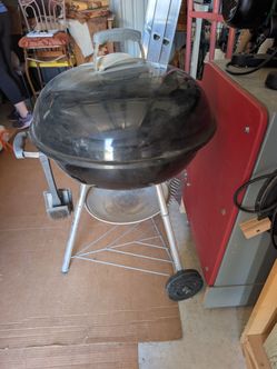 Weber Charcoal Grill - almost new