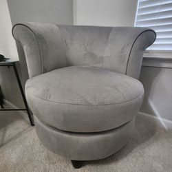 Haverty's swivel barrel chair in light gray (graphite)