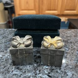 Vintage Godinger Silver Treasures Christmas Silver Plated Pair of Salt And Pepper Shakers.  Preowned.  