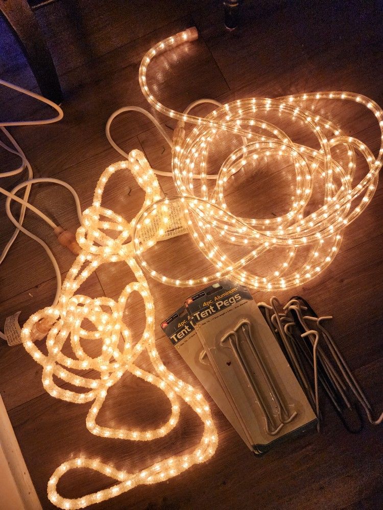 PENDING PICK UP TWO ROPE LIGJTS complete with Yard Steaks