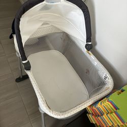 baby carrycot