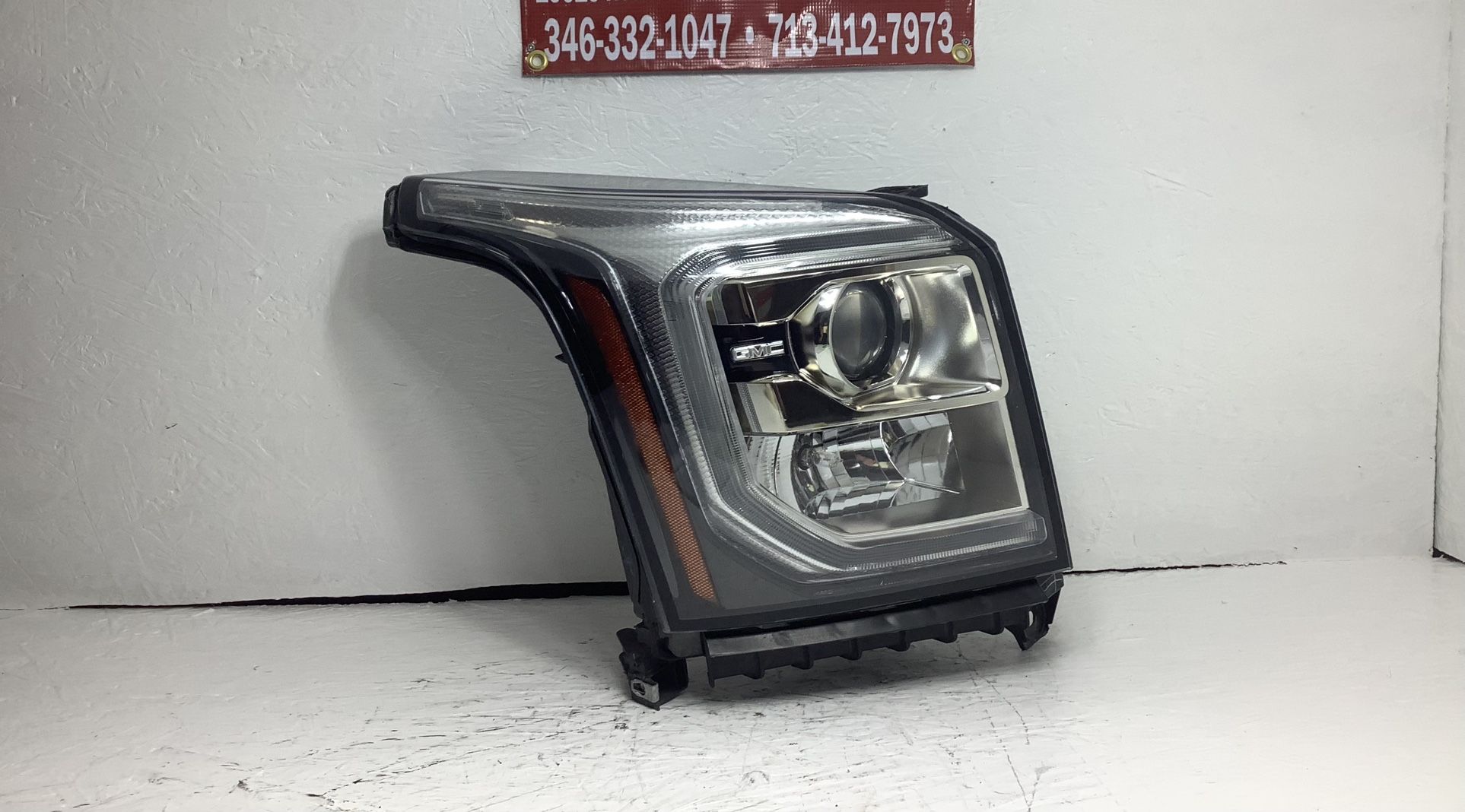 2015 2020 GMC Yukon right headlight (1)