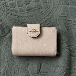 Coach medium corner zip wallet