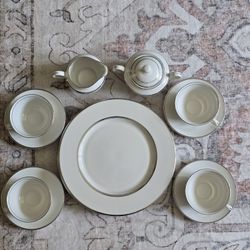 Nancy Prentiss Silver Sonnet Off White Dinner Plates Set of 4 Platinum Band USA