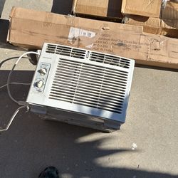 Window A/C Frigidaire