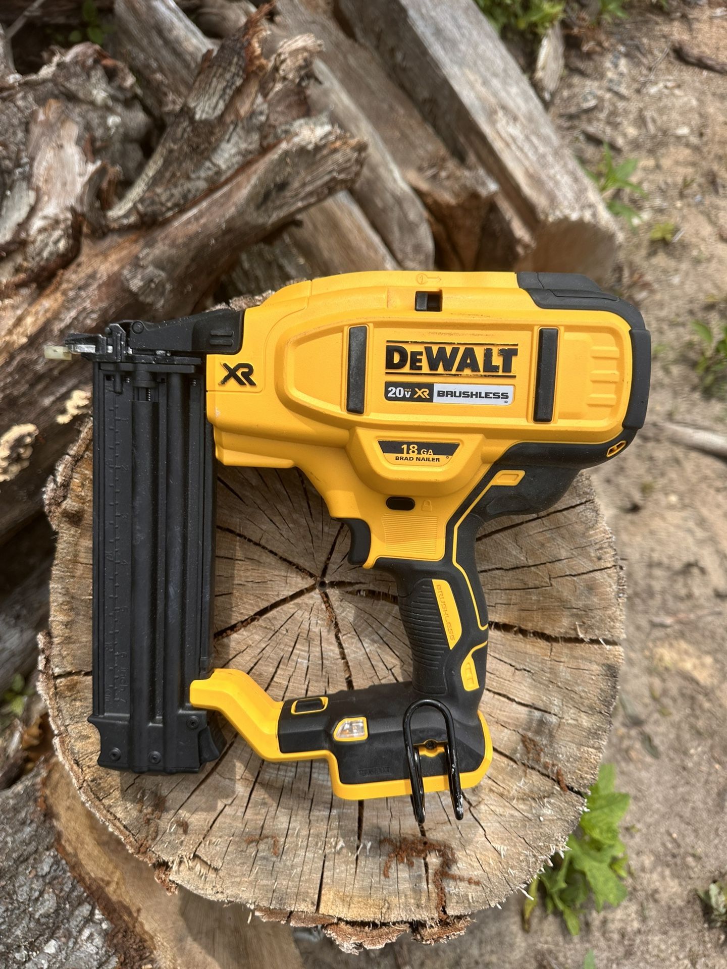 18ga Cordless DeWalt Brad Nail Gun
