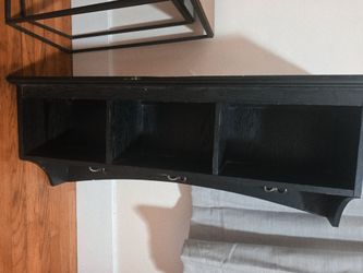 Wall mounted storage unit