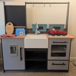 Kids Kraft play kitchen