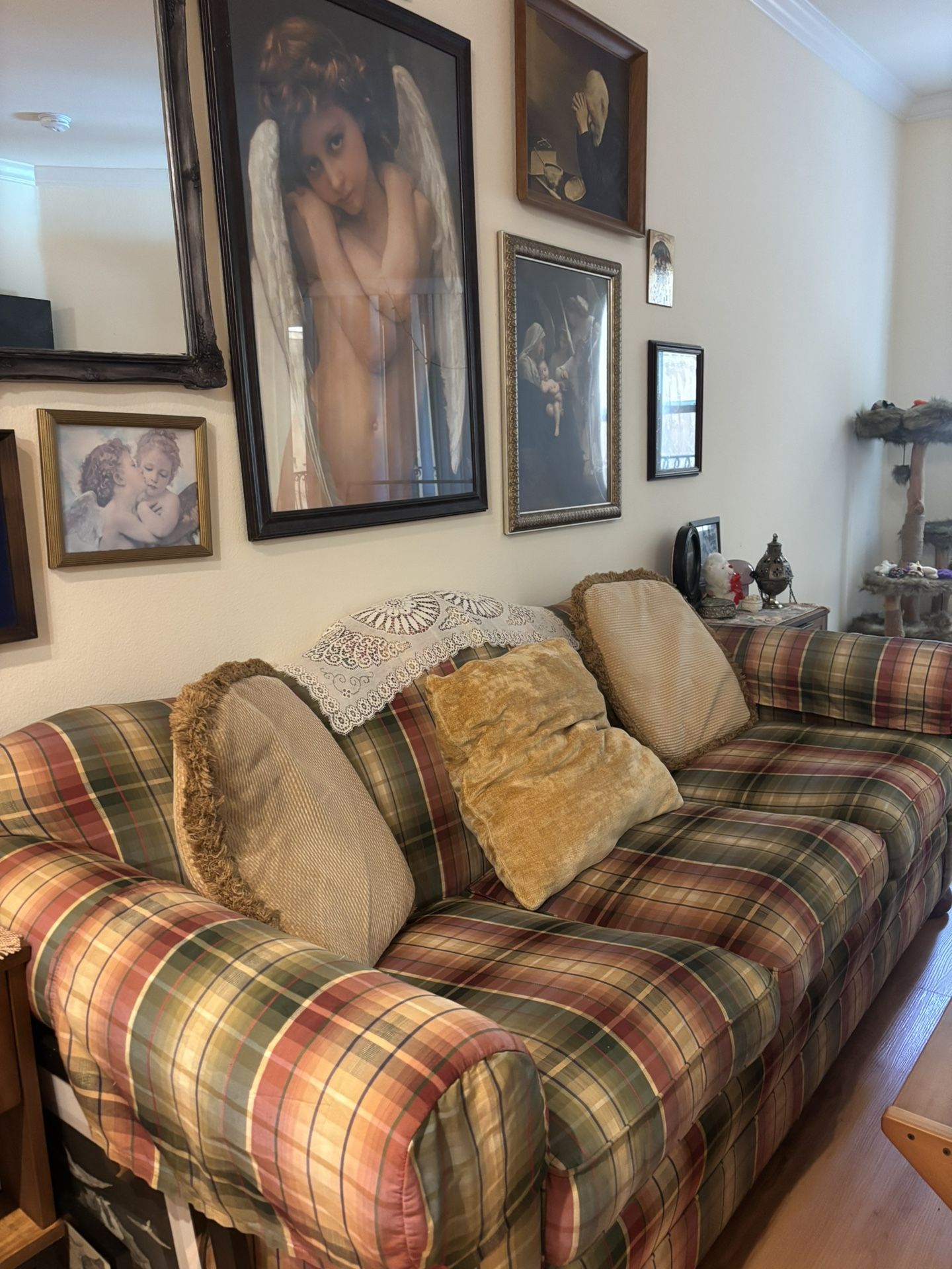FREE COUCH DTLA
