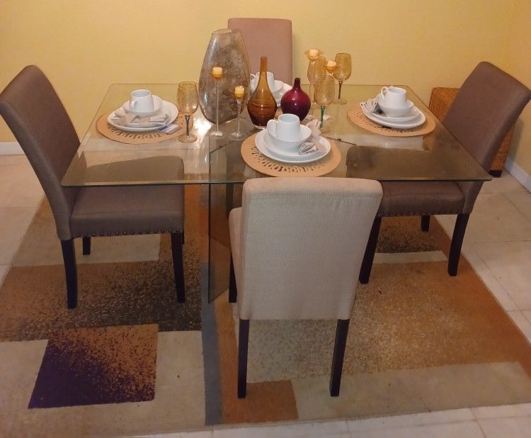Glass Dining Table w/4 Chairs
