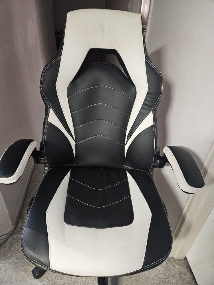 Staples Emerge Vortex Gaming Chair - Black/White Bonded Leather - Like New