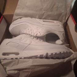 NIKE AIR MAX 90- BRAND NEW- SIZE 11/ 9.5 / 43CM- ALL WHITE- NEVER TOUCHED THE GROUND💝💝💝