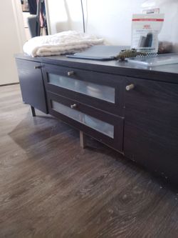 TV stand/entertainment center