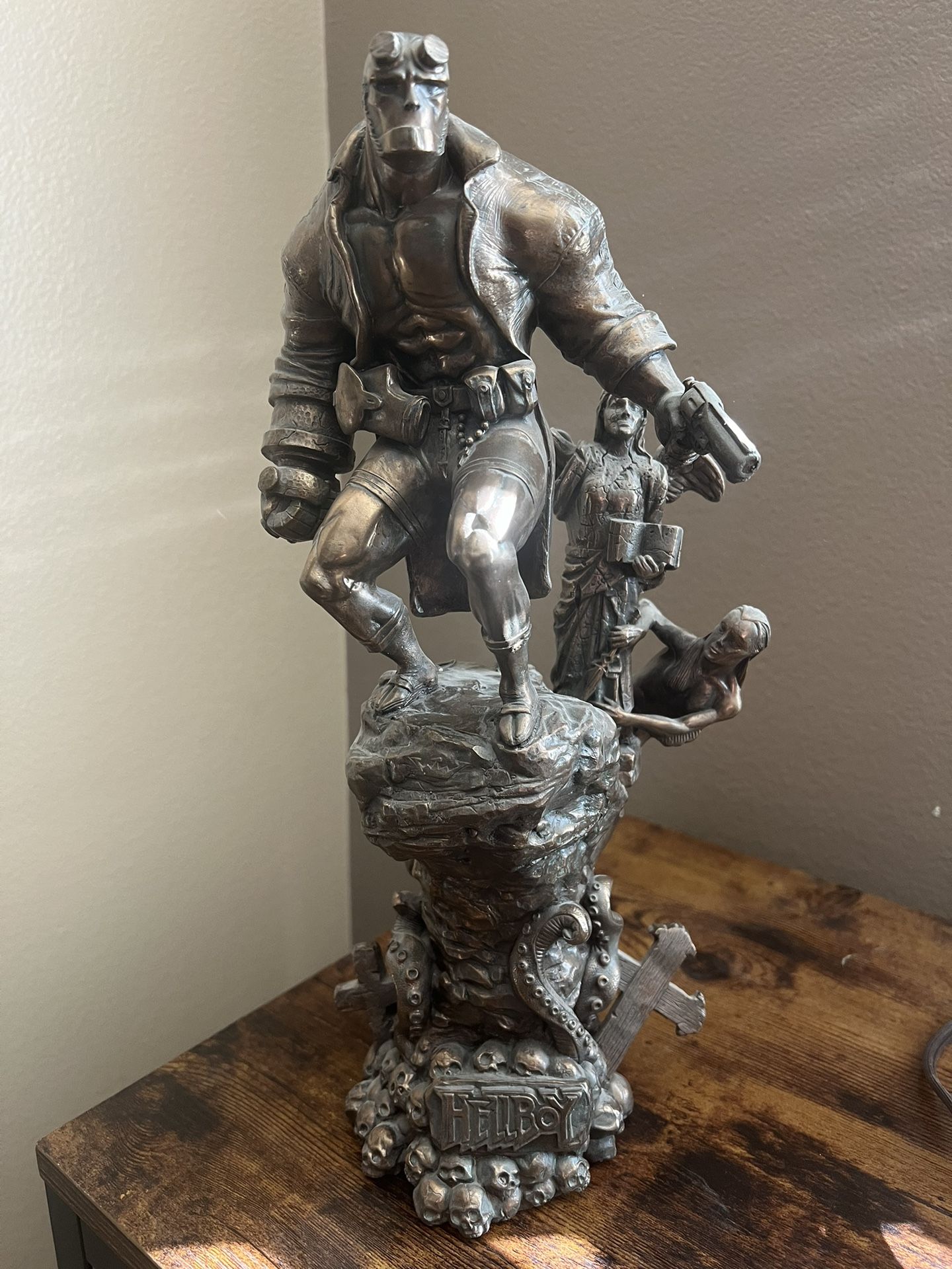 Mindzeye Studios  Hellboy Bronze statue (Rare) Nt. Sideshow/bowen/custom