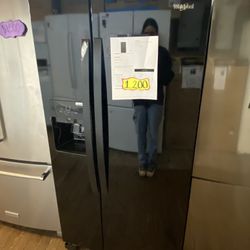 Whirlpool 33inch Side by Side Refrigerator in Black