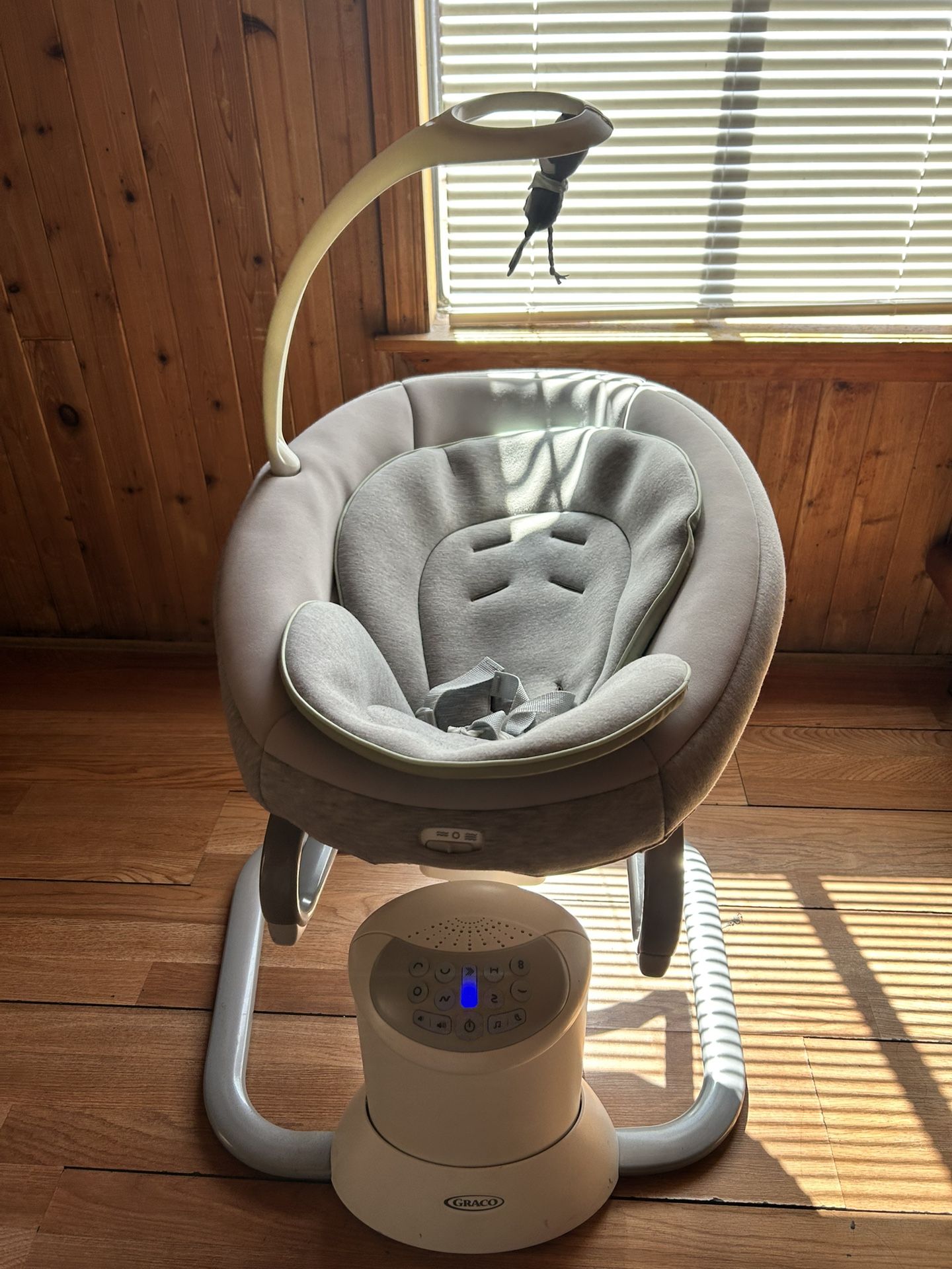 The Graco Soothe My Way Baby Swing with Removable Rocker features 8 calming motions in 2 directions, for 16 ways to soothe baby.