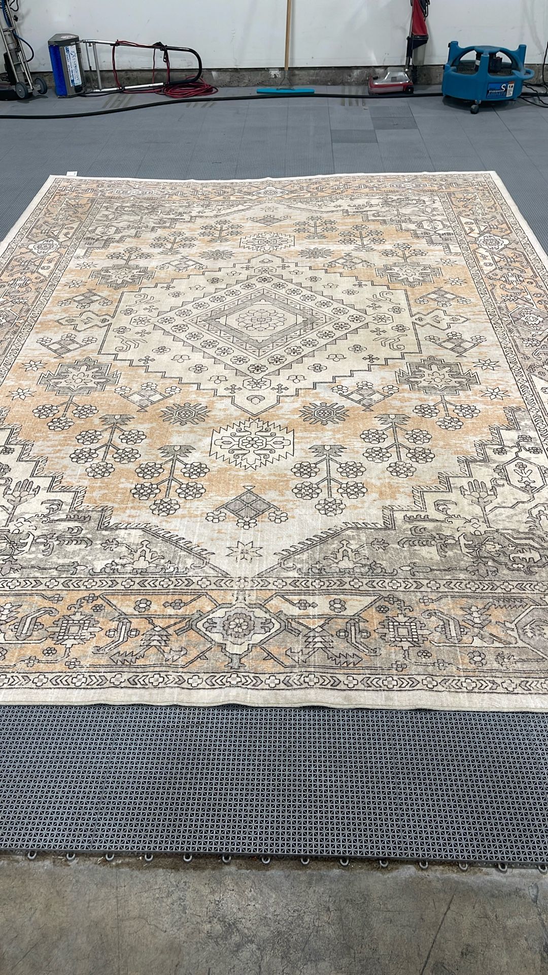 Area Rug 9x12 just professionally cleaned ruggable lightweight easy to ...