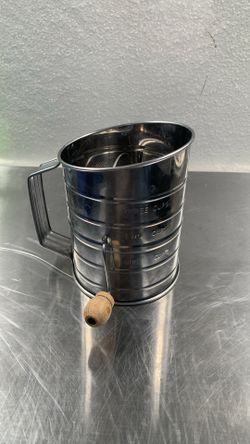 Flour sifter