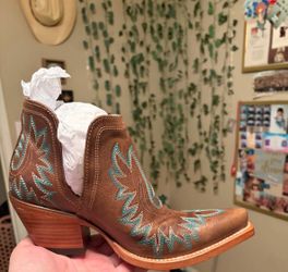 Arita Dixon boots