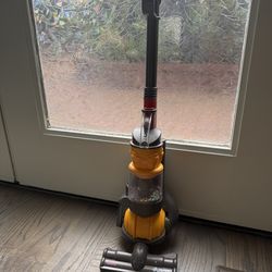 Casdon Dyson Ball / Miniature Dyson Ball Replica For Children Aged 3+ / With Twist and Turn Action F