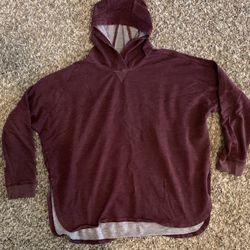 The north face womens Medium Sweatshirt Hoodie Lightweight, burgundy in color