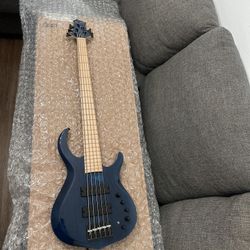 Marcus Miller 5 string Bass
