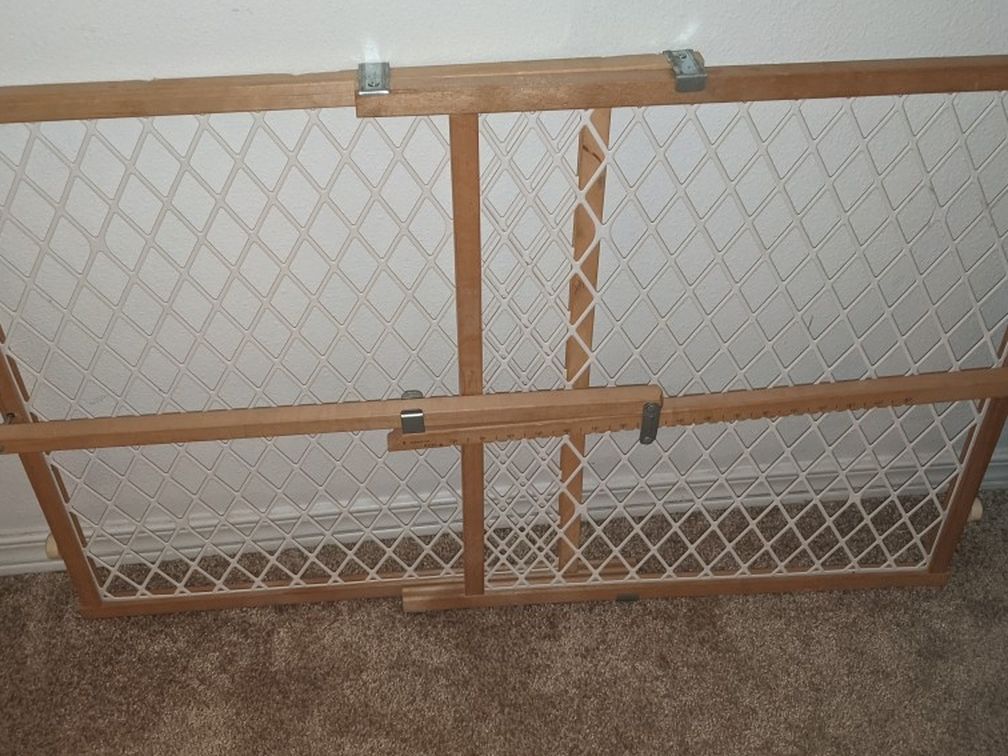 Baby gate (adjustable)