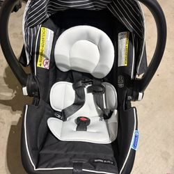 Infant car seat/carrier with base