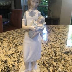 Nao Nurse  And Baby Figurine