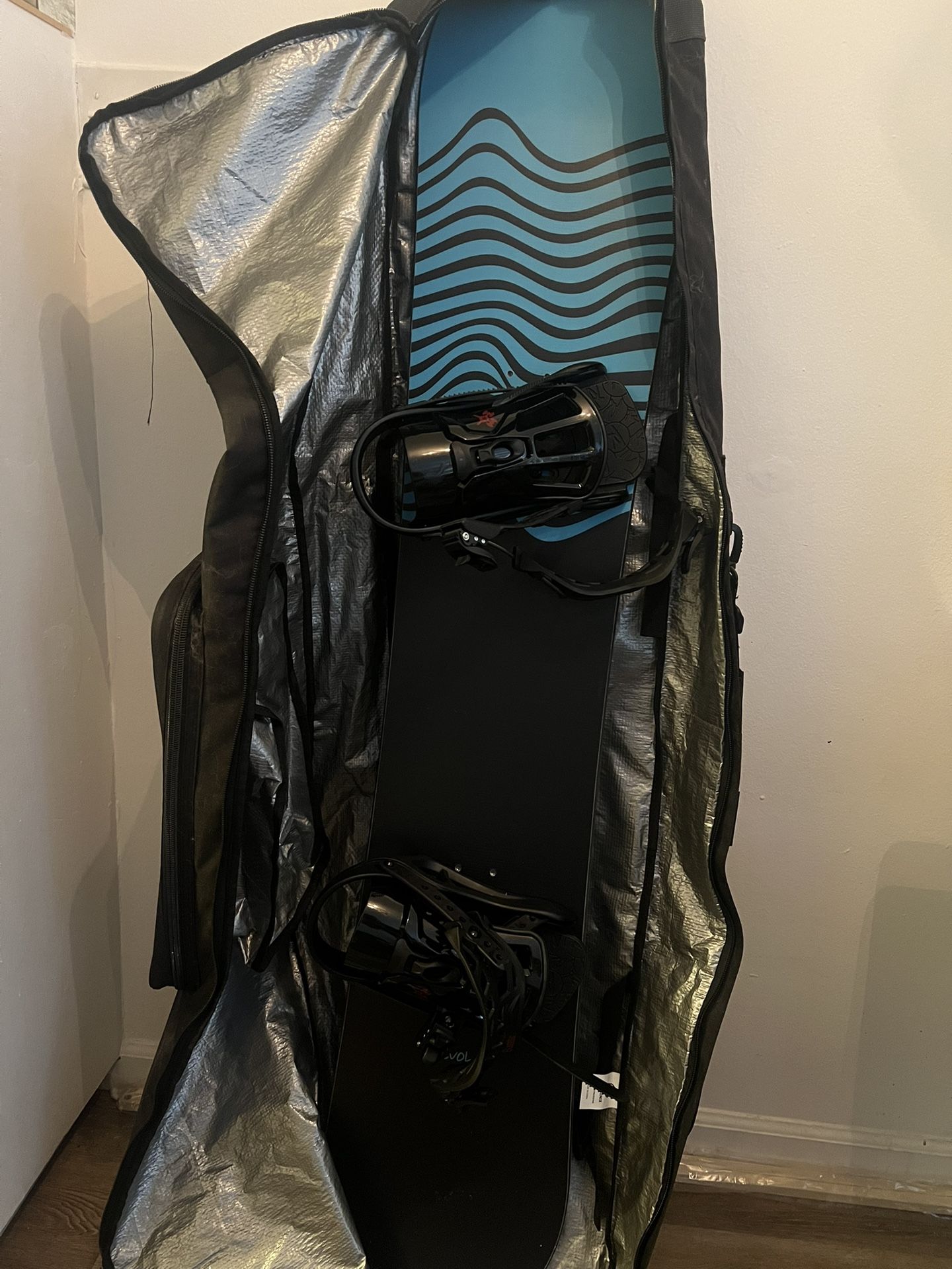 Mint Evol Mountain Lines Snowboard With Bindings