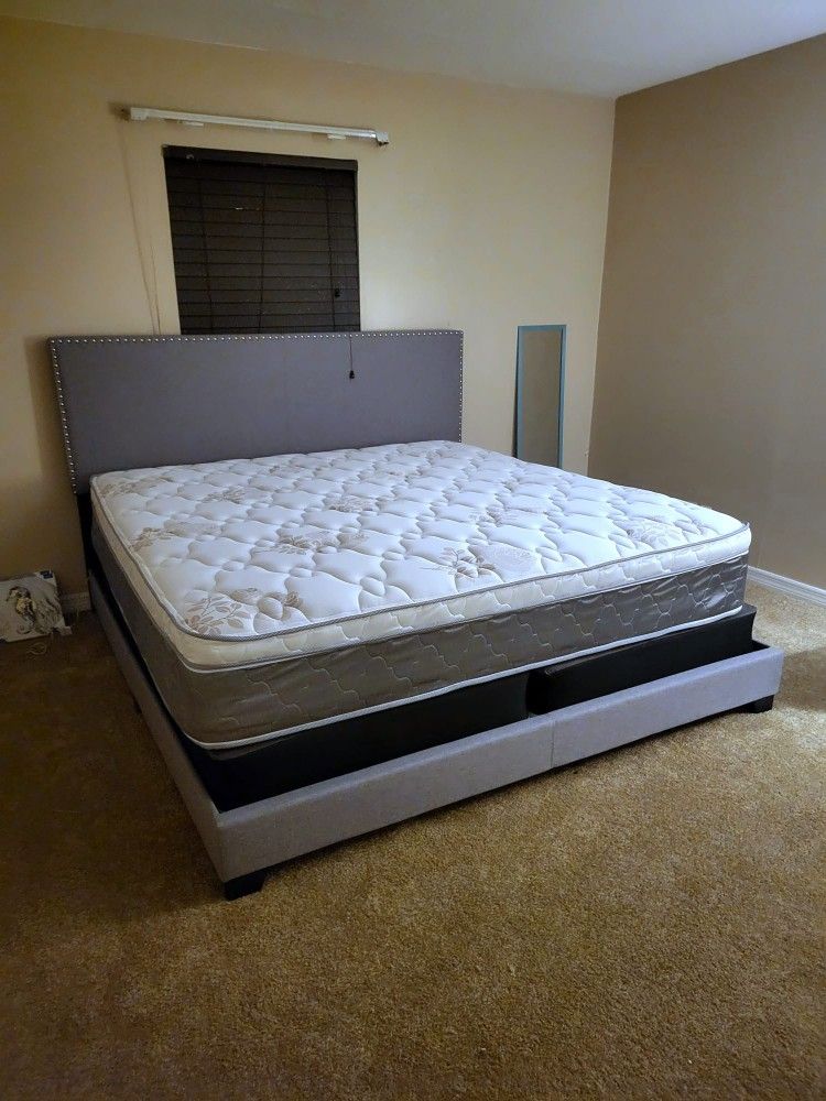 NEW KING PLUSH PILLOW TOP MATTRESS. Bed frame is not available. Take it home same day 👍