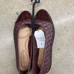 NWT Women Memory Foam Flats Size 9
