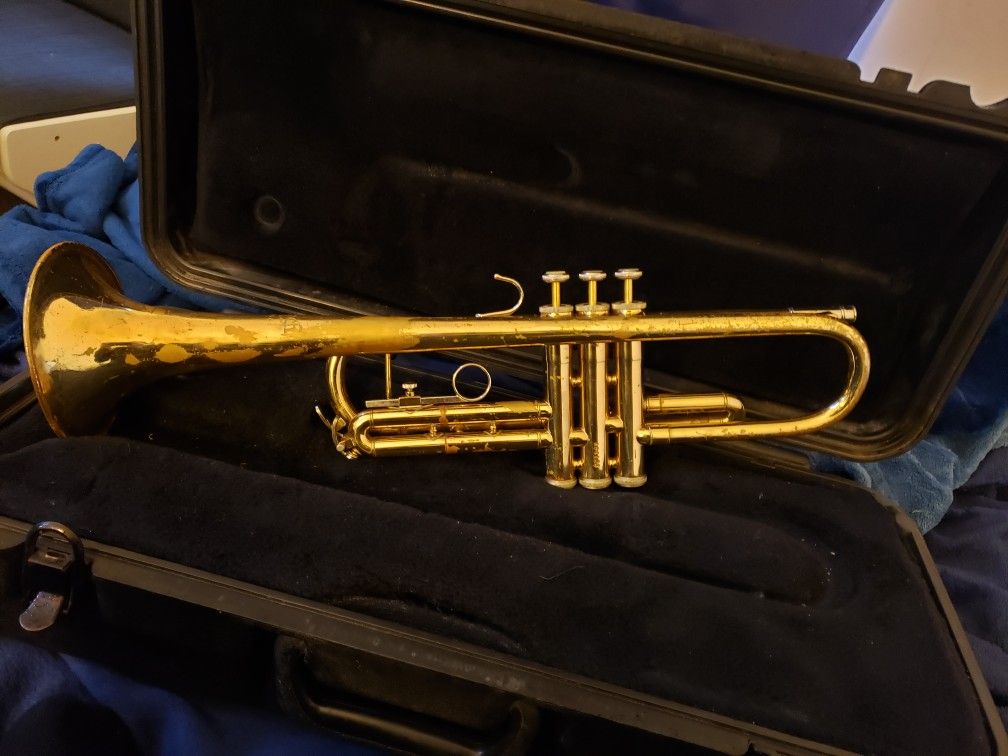 Bach Trumpet tr300 - Student